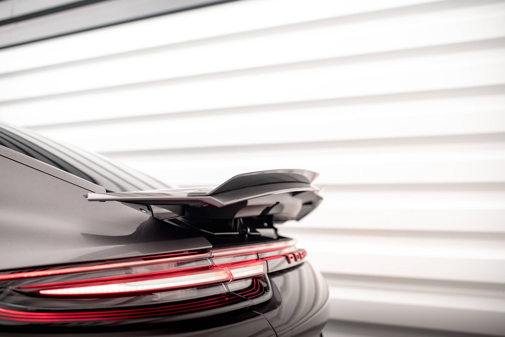 Maxton design gloss black boot spoiler for porsche panamera 971 - image 5