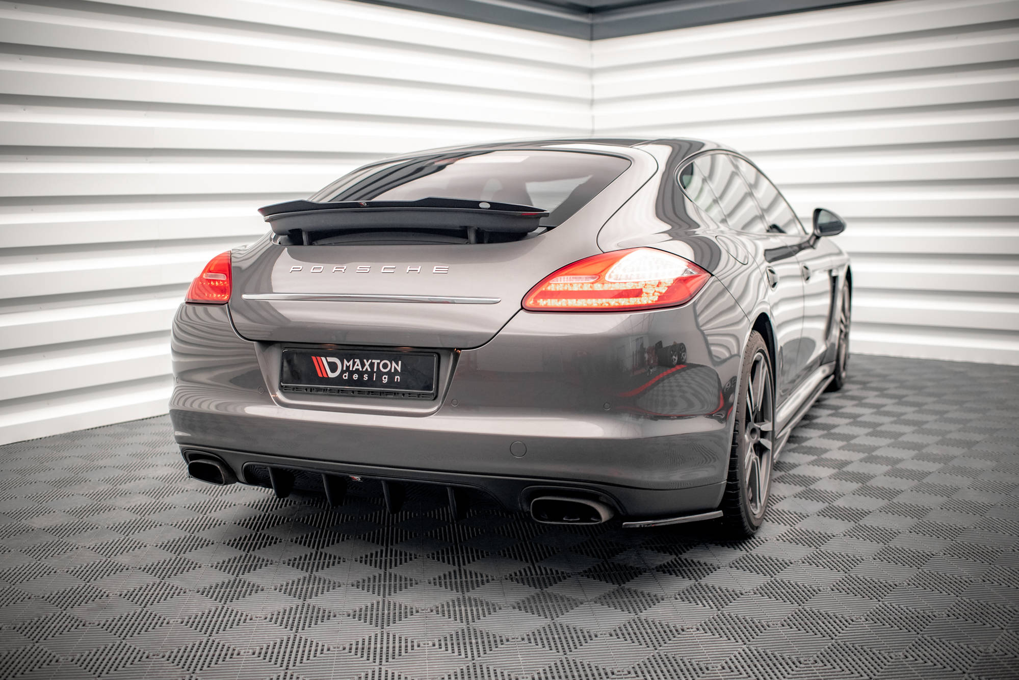 Maxton design gloss black boot spoiler for porsche panamera 970 - image 7