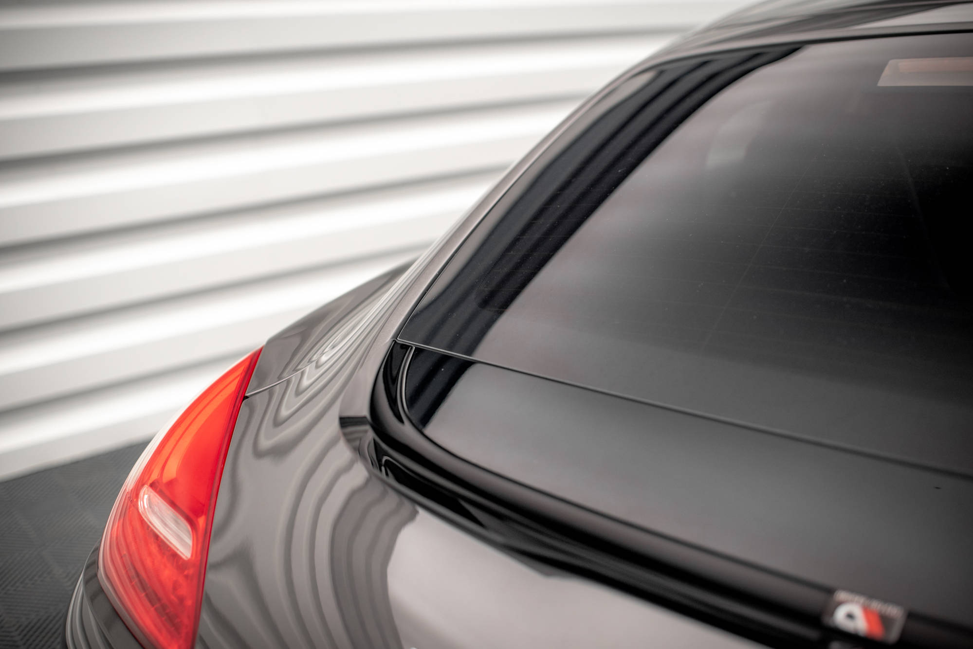Maxton design gloss black boot spoiler for porsche panamera 970 - image 4