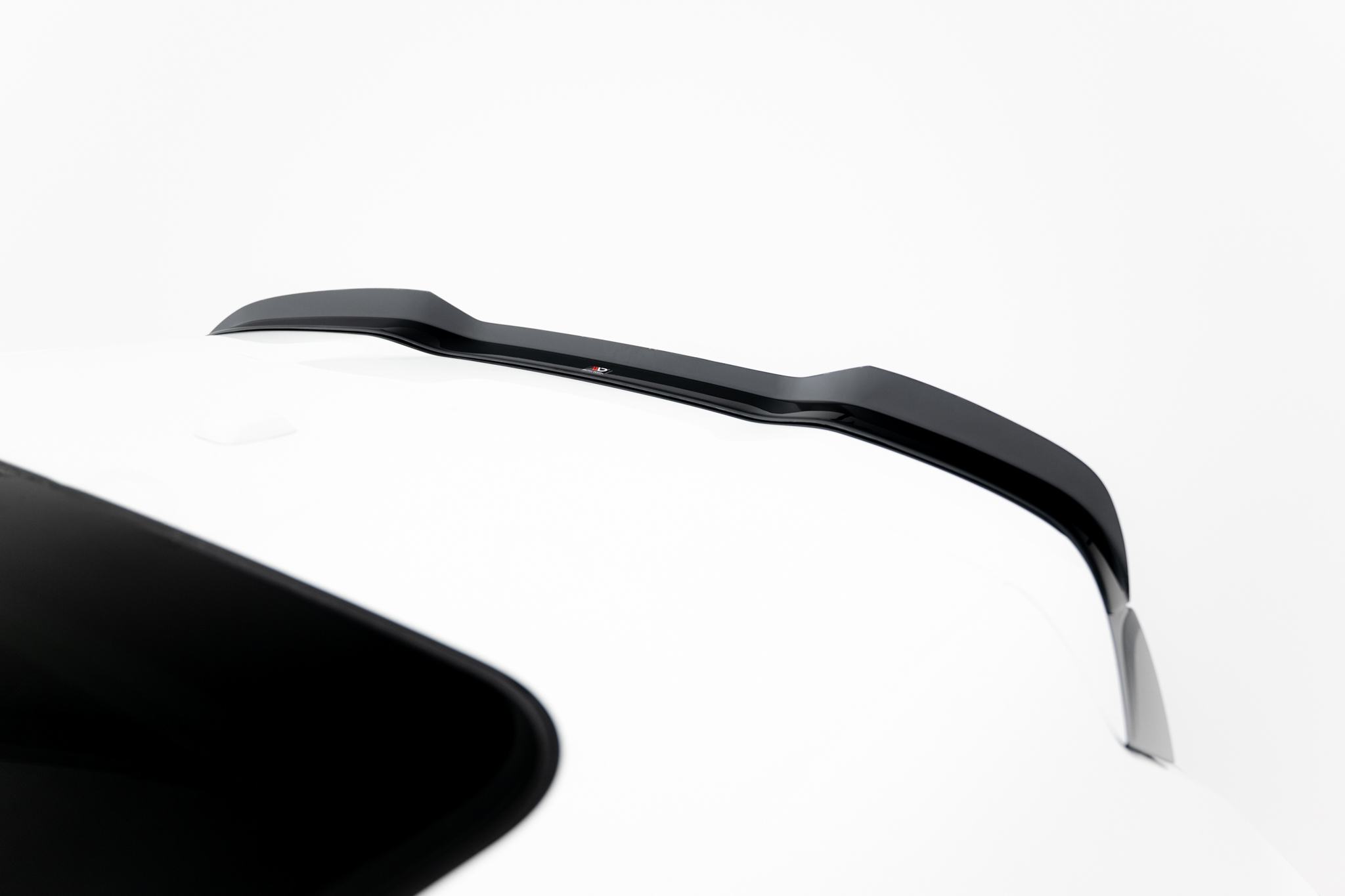 Maxton design gloss black roof spoiler for porsche cayenne mk2 92a - image 2