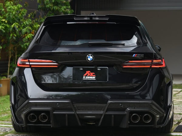Alternative view of SOOQOO BMW G99 M5 PREPREG CARBON FIBRE ROOF SPOILER