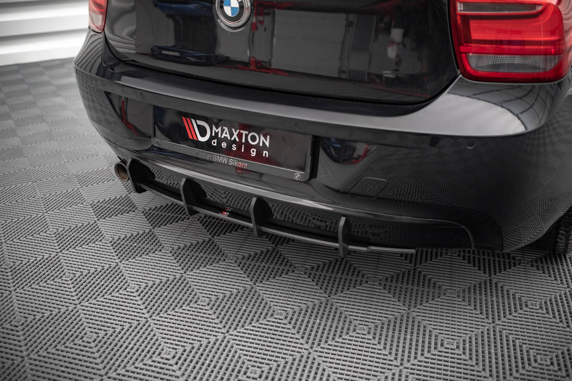 Maxton design gloss black street pro style rear diffuser for bmw f20 f21 - image 4