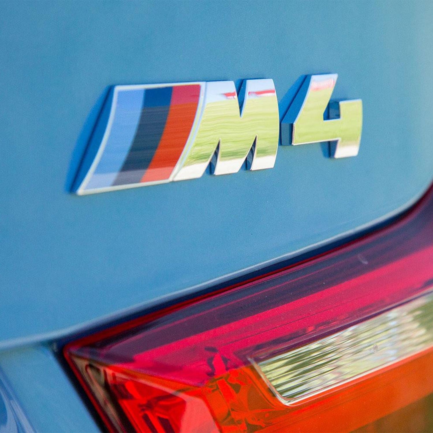 Genuine bmw silver replacement badge for m4 f82 & f83 - image 2