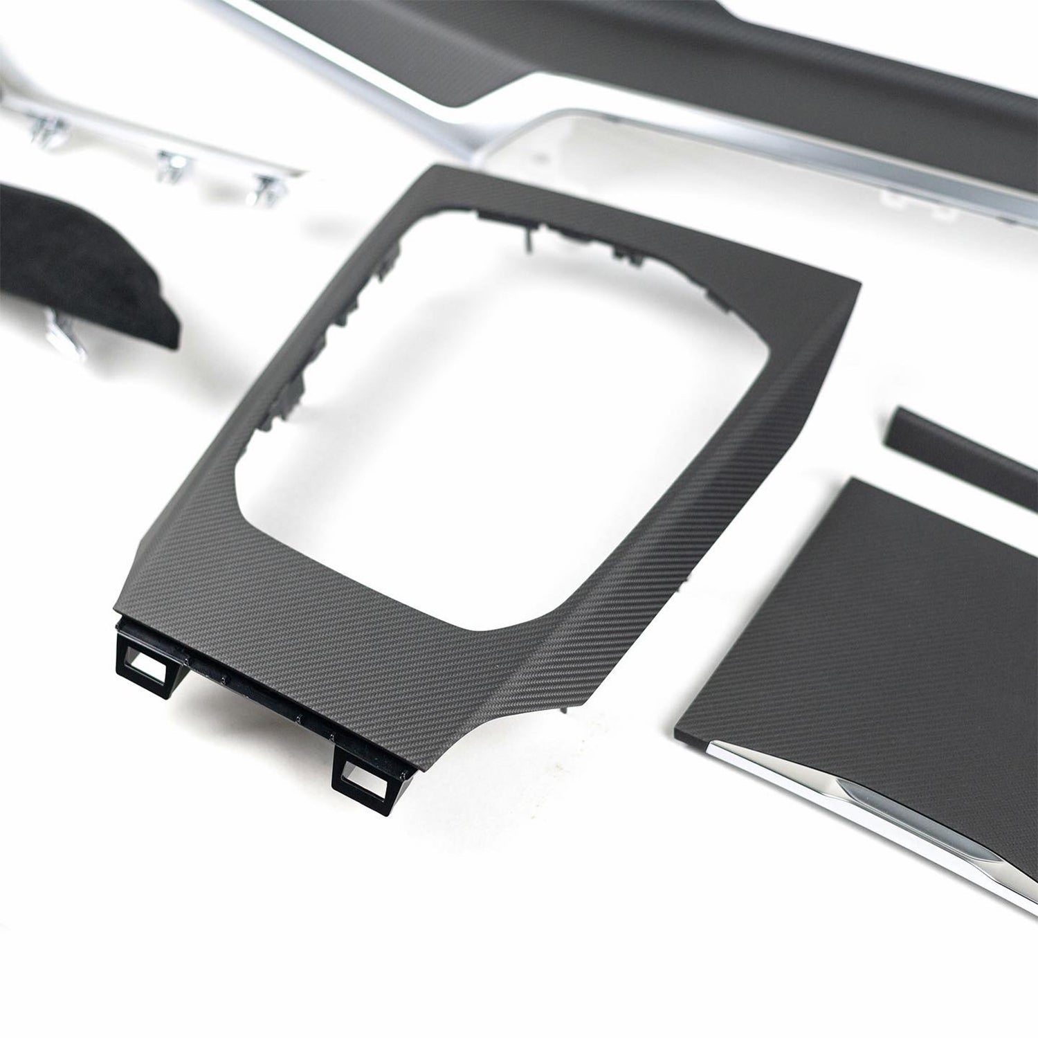 Bmw m performance interior trim kit in carbon fibre & alcantara for g-series lci big display models - image 4